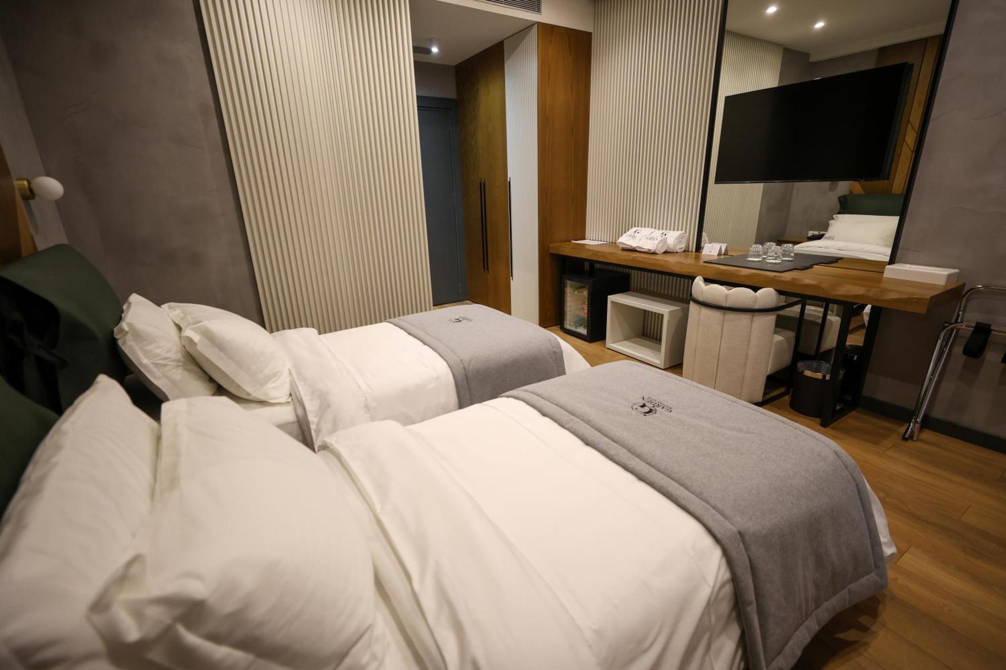 Garden Boutique Hotel ティラナ エクステリア 写真