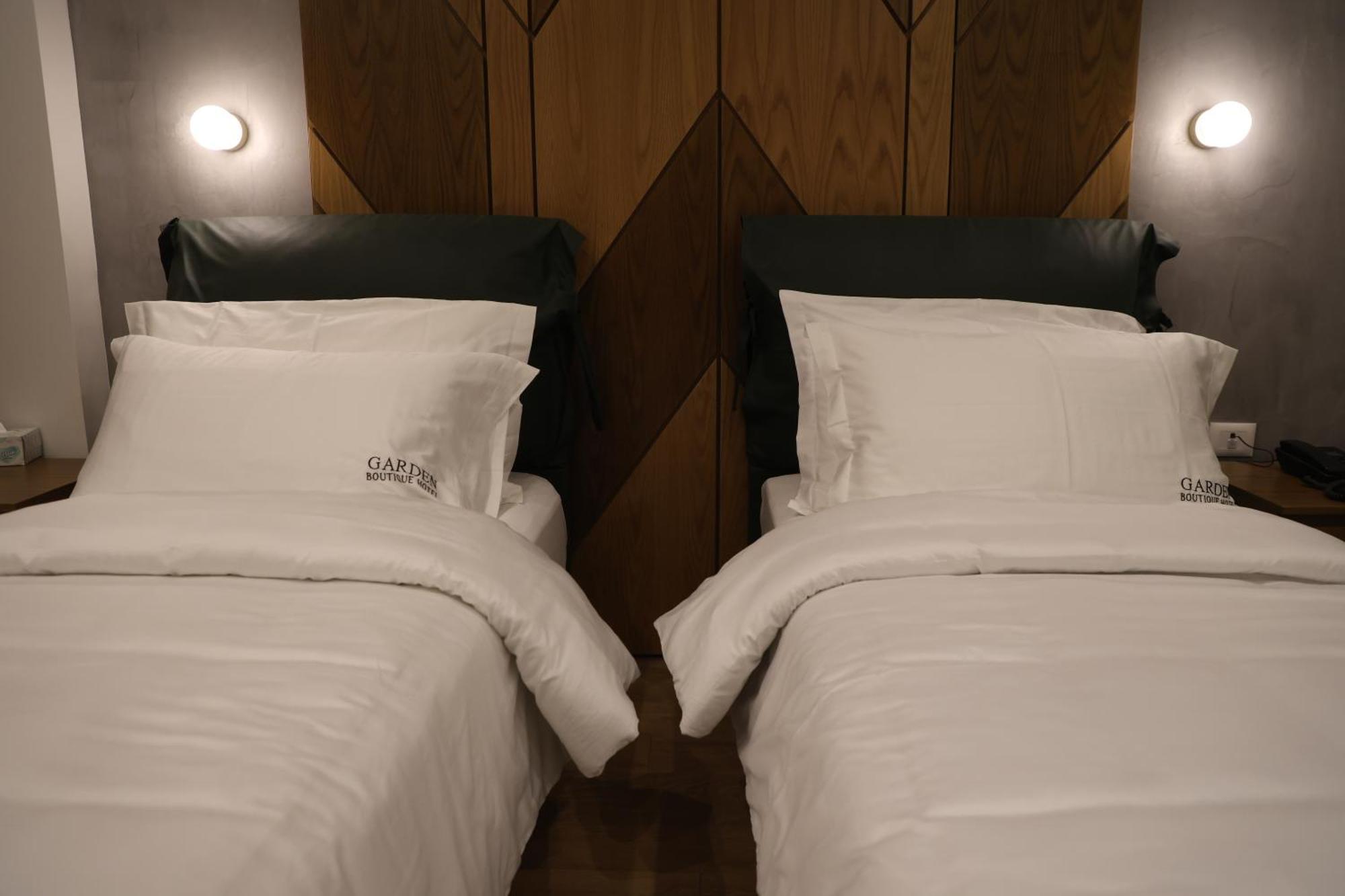 Garden Boutique Hotel ティラナ エクステリア 写真
