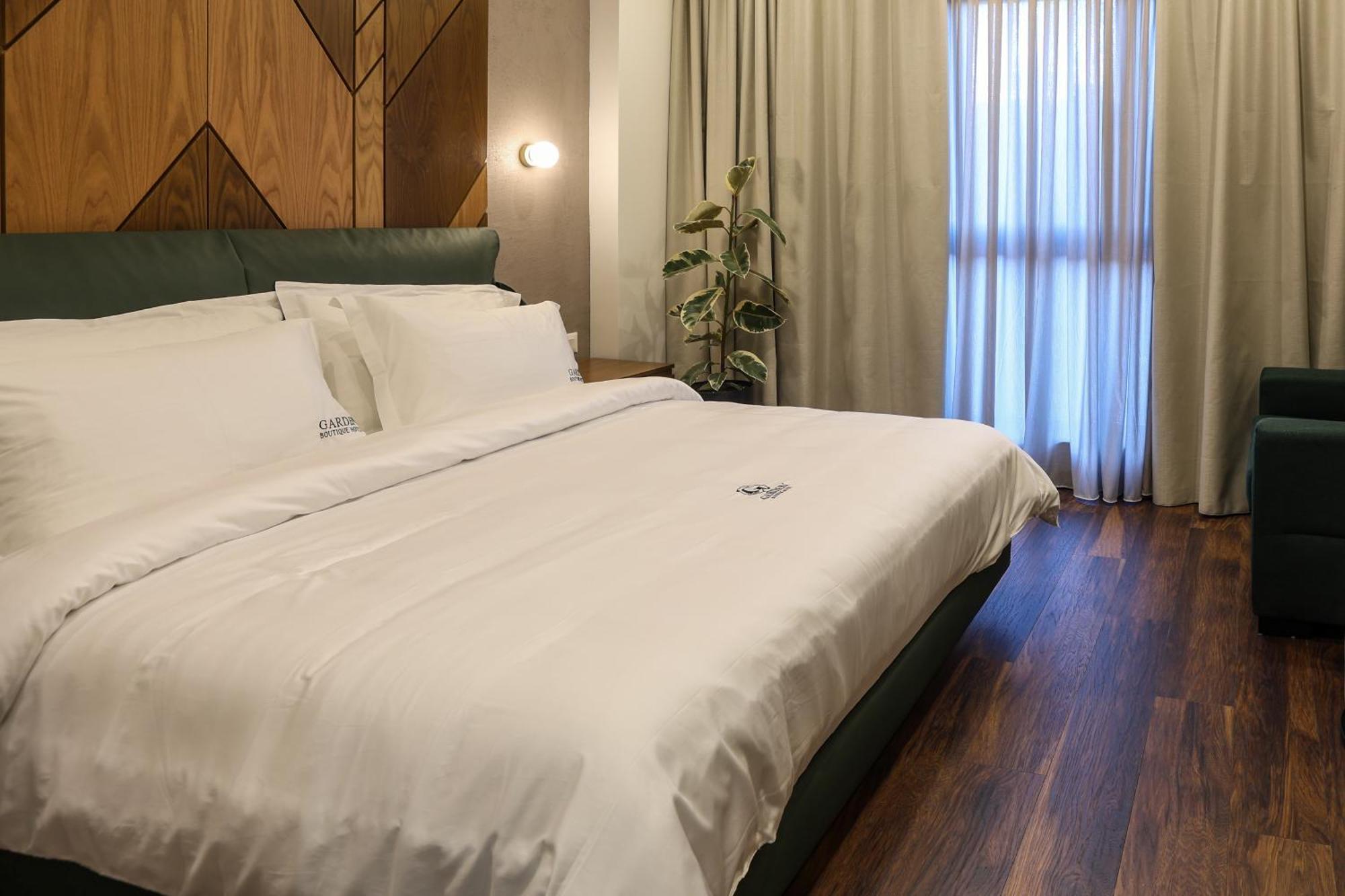 Garden Boutique Hotel ティラナ エクステリア 写真