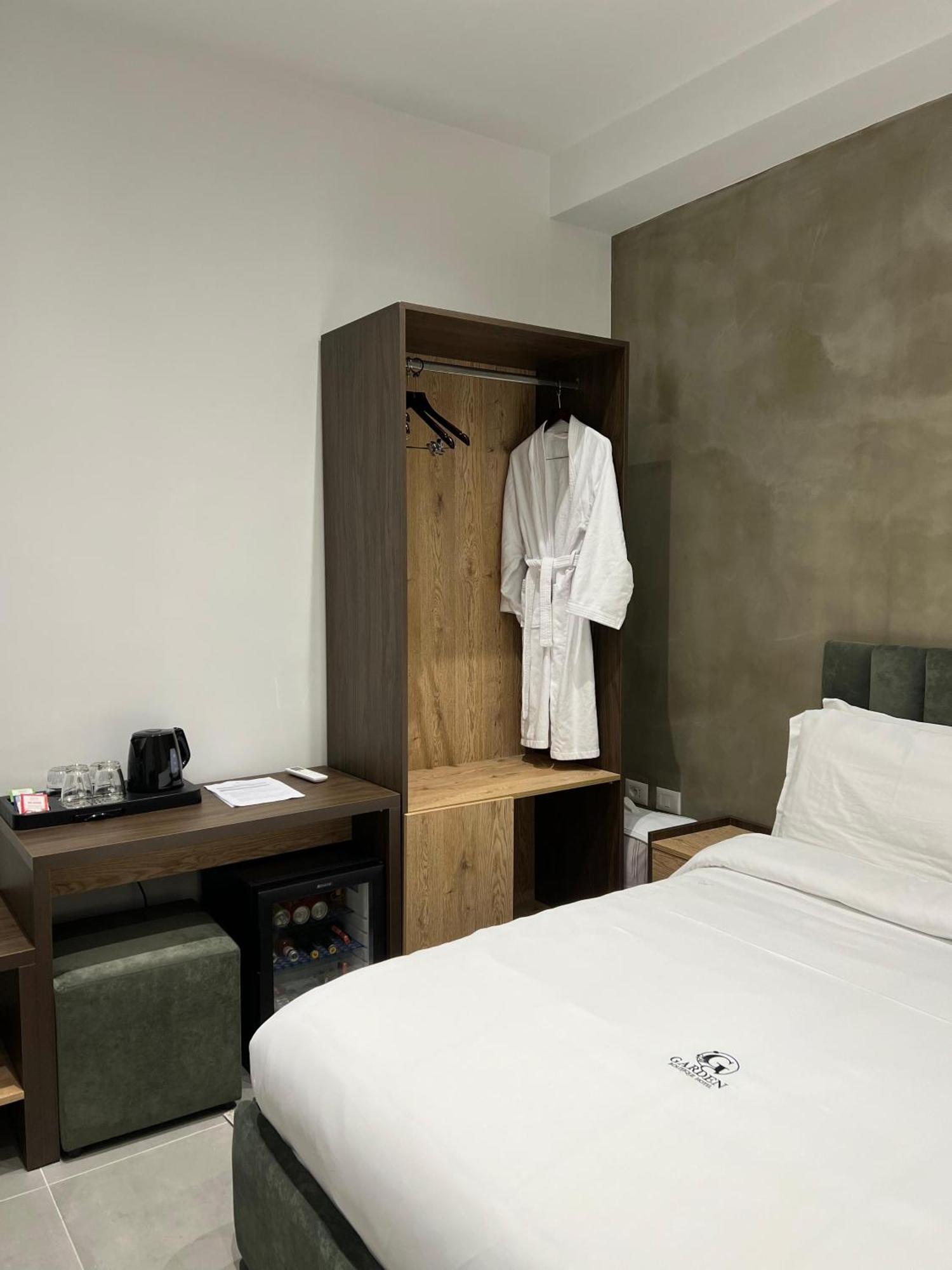 Garden Boutique Hotel ティラナ エクステリア 写真