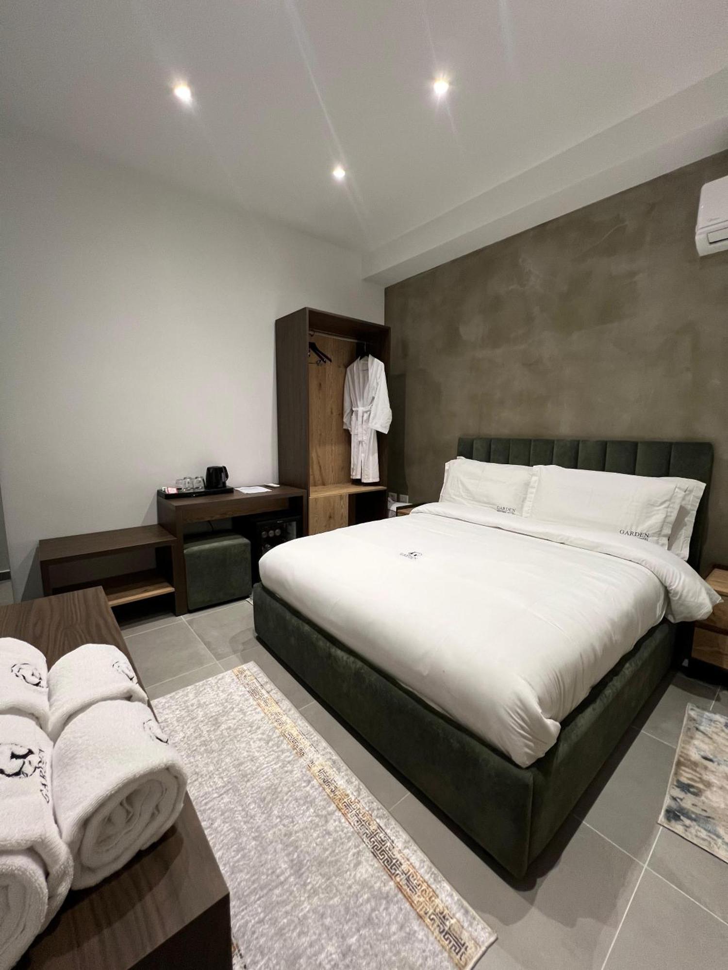 Garden Boutique Hotel ティラナ エクステリア 写真